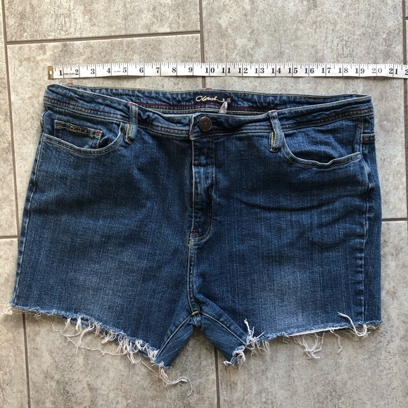 Clash Jean Shorts - Picture 10 of 10